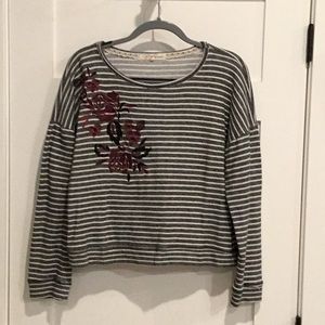 Gray sweatshirt with embroidered roses